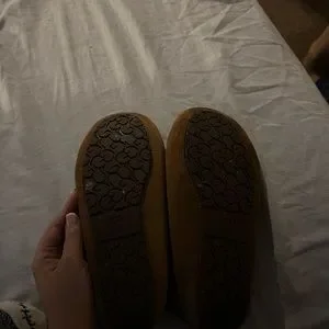 Women Ugg moccasin don’t need no more brand new chestnut color size 3 display picture 1